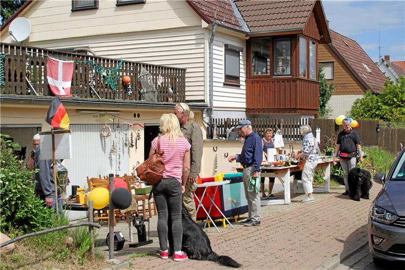 Ganz Eckertal ist eine Trödelmeile Im Haus von Familie Görtz ist die Idee zum Dorfflohmarkt 2014 entstanden. Sie sind auch am Samstag mit einer großen Auswahl an Trödelwaren dabei. Fotos: Nachtweyh
