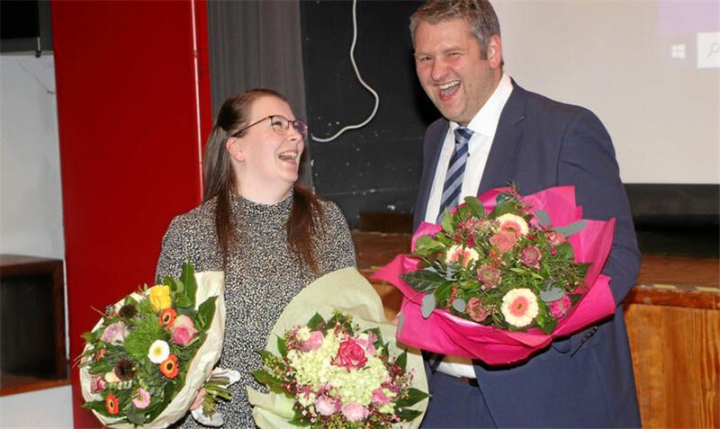 Sie sind das neue First Couple der Gemeinde Schladen-Werla Im Hause Schulze könnten die Vasen knapp werden: Bürgermeister Martin Schulze und seine Verlobte Kira Maria Klinge bilden Schladen-Werlas neues „First Couple“, sind also das erste Paar der Gemeinde.