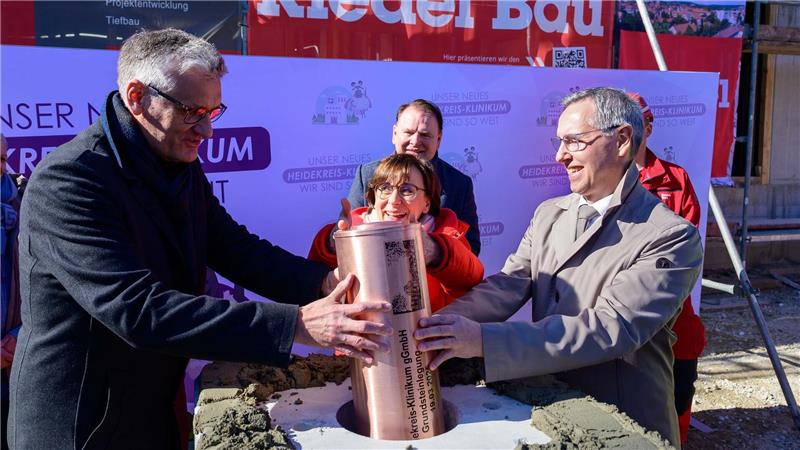 Heidekreis-Klinikum soll medizinische Kompetenzen bündeln Im Heidekreis wird der Grundstein für eine Zentralklinik gelegt. Die Kliniken in Soltau und Walsrode werden zentralisiert.