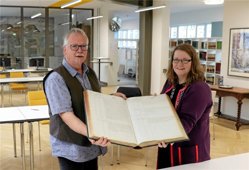 Archivare aus Bremen und Niedersachsen tagen in Goslar Im Herbst 2022 eingezogen und im Frühjahr 2023 mit einem Fest eröffnet: Der Kulturmarktplatz ist die neue schmucke Heimat des Goslarer Stadtarchivs, das von Ulrich Albers geleitet wird und zum Kultur-Fachbereich von Chefin Marleen Mützlaff gehört. Archivfoto: Kaspert