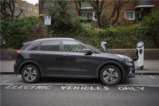 Im Herbst hatte die Bundesregierung die Kaufprämie für private Elektroautos gestrichen.