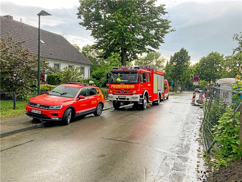 Keller voller Wasser und Säcke in Flammen Im Ilsenburger Stieg steht ein Keller unter Wasser. Foto: Feuerwehr