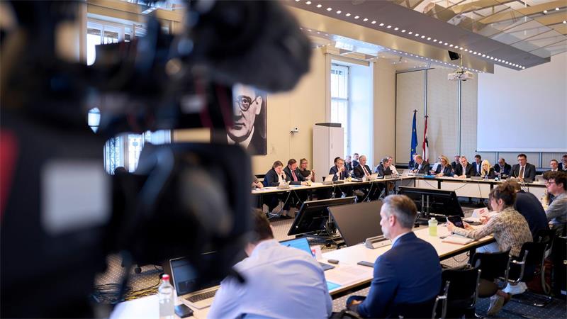 Im Innenausschuss des Berliner Abgeordnetenhauses stand unter anderem Innensenatorin den Abgeordneten Rede und Antwort.  