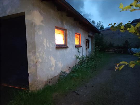 Im Inneren der Garege loderten die Flammen. Foto: Feuerwehr
