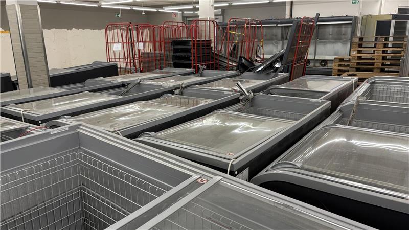 Nach Penny-Markt-Aus in Goslar: Neuer Laden öffnet schon im Januar Ein Blick in den Lagerraum mit leeren Tiefkühltruhen und Containern.