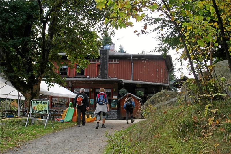 Kästehaus bei Bad Harzburg: Neubaupläne auf Eis gelegt Im Jahr 1928 errichtet, lockt das Gasthaus an den Kästeklippen über Jahre zahlreiche Ausflügler an. Aufgrund von Baufälligkeit wird es im Oktober 2019 abgerissen. Foto: Stadtmarketing