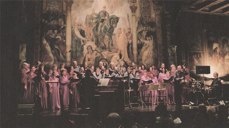 Harlingeröder Halbkreis-Chor feiert 50. Geburtstag mit Konzert Im Jahr 1992 hat der Chor einen Auftritt in der Kaiserpfalz. Dort erlebt ihn auch der heutige Vorsitzende Holger Schmidt zum ersten Mal.