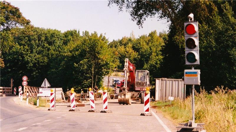 Im Jahr 1998 wird im Zuge der K46 in Höhe Radaumühle die Brücke über den Fluss erneuert.