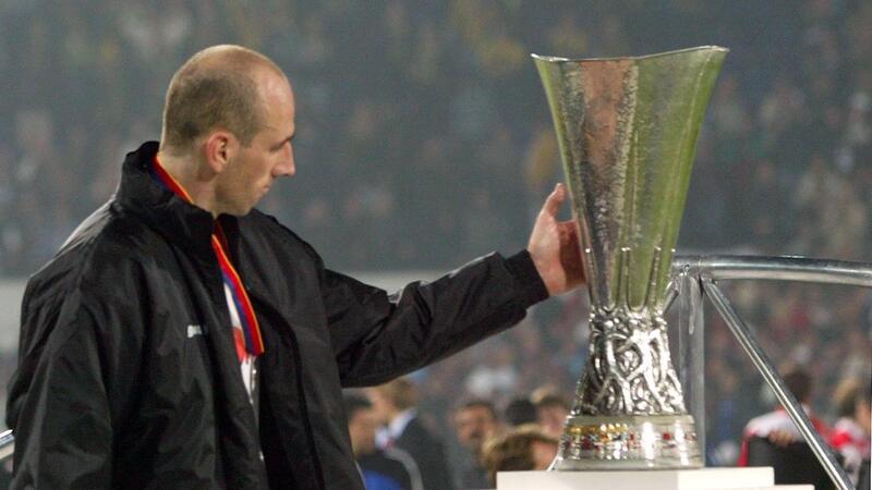 Von Libuda bis Ricken: Borussia Dortmunds Europacup-Finals Im Jahr 2002 unterlag Borussia Dortmund mit Stürmer Jan Koller das Finale des UEFA-Cups dem Team von Feyenoord Rotterdam. Diesmal soll es anders laufen.
