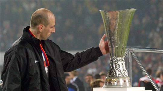 Im Jahr 2002 unterlag Borussia Dortmund mit Stürmer Jan Koller das Finale des UEFA-Cups dem Team von Feyenoord Rotterdam. Diesmal soll es anders laufen.