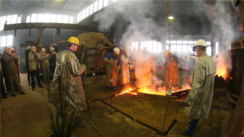 Im Jahr 2010 werden die Kirchenglocken in der „Eifeler Glockengießerei Mark“ in Brockscheid gegossen.
