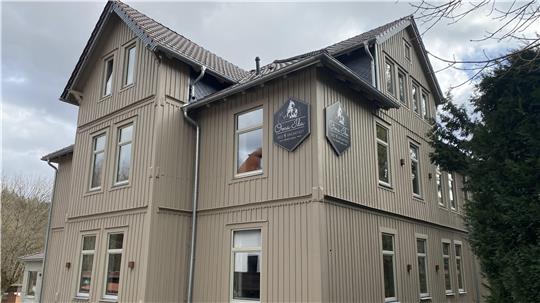 Im Jahr 2022 eröffnet in der alten Kreisverwaltung und dem späteren Vereinshaus an der Kolliestraße das Bed & Breakfast „Oma Ida“.