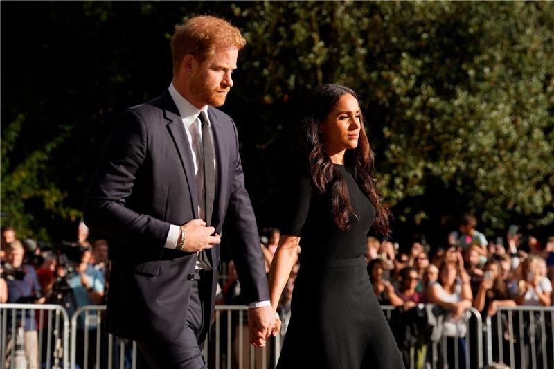 Royals: Was steht im ersten Jahr ohne die Queen an? Im Januar soll Harrys Autobiografie erscheinen. Das könnte ein weiterer Tiefschlag für die Beziehung zum Palast bedeuten.