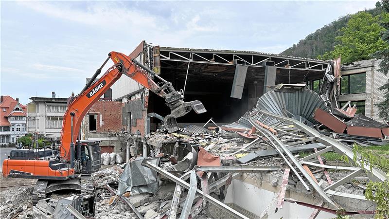 Im Juni 2023 werden mit dem Parksaal die letzten Reste des ehemaligen Kurhauses abgerissen.