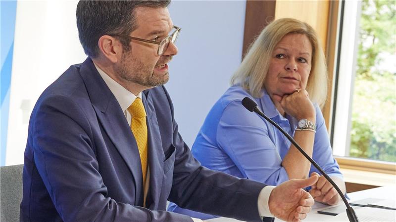 Falsche Väter: Gesetzesänderung soll Betrug verhindern Im Juni 2024 gab es zur missbräuchlichen Anerkennung der Vaterschaft bereits einen Gesetzentwurf der Bundesregierung. Nach dem Auseinanderbrechen der Ampel-Koalition wurde er nicht im Bundestag verabschiedet. (Archivbild)