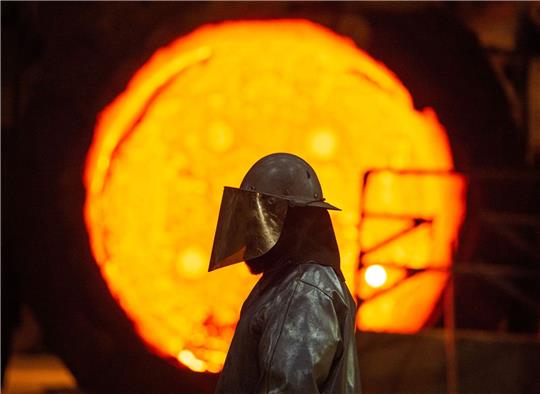 Im Juni sind die Bestellungen bei der deutschen Industrie im Monatsvergleich um 7,0 Prozent gestiegen.