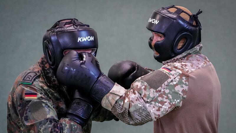 Bewerber in Boxhandschuhen: Das KSK sucht Nachwuchs Im KSK-Auswahlverfahren werden Bewerber auf sehr unterschiedliche Fähigkeiten hin geprüft.