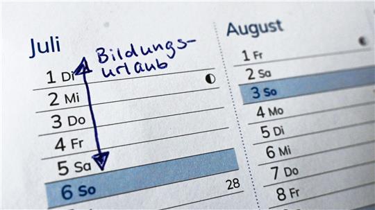 Im Kalender hätten Beschäftigte Platz für Bildungsurlaub – genutzt wird er jedoch nur selten. (Symbolbild)