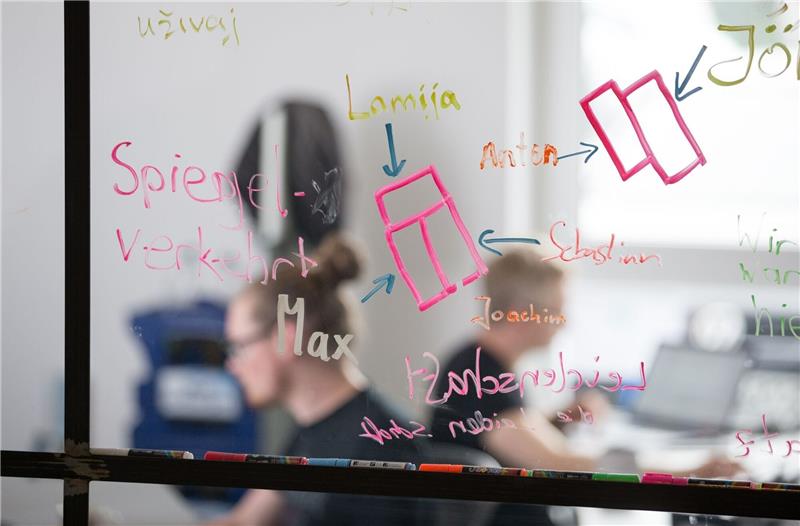 Start-ups fordern verbesserte Mitarbeiterbeteiligung Im Kampf gegen den Fachkräftemangel fordert die Gründerbranche von der Politik attraktivere Regeln zur Mitarbeiterbeteiligung.