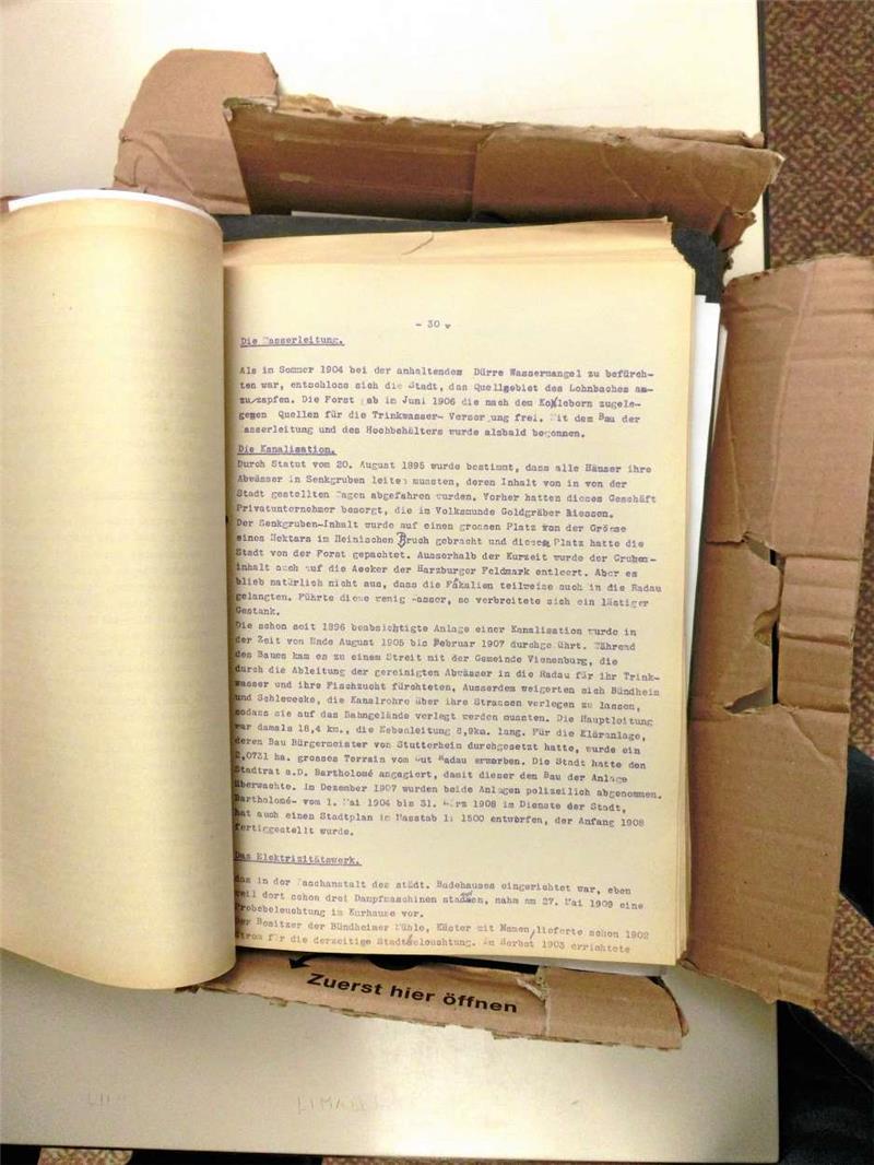 Im Karton schlummerte das Hinrichs- Manuskript jahrzehntelang.