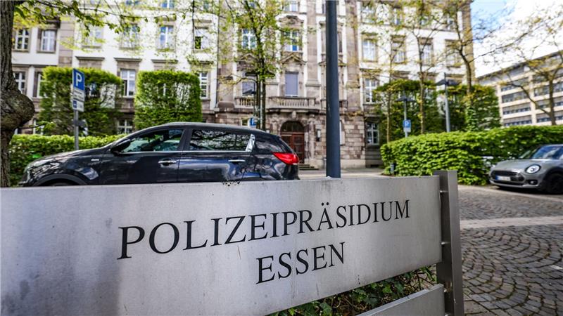 Essener Polizei findet im Keller Akten zur Aldi-Entführung Im Keller des Polizeipräsidiums Essen lagerten bislang unbekannte Akten zur Entführung des Aldi-Gründers Theo Albrecht. (Archivbild)