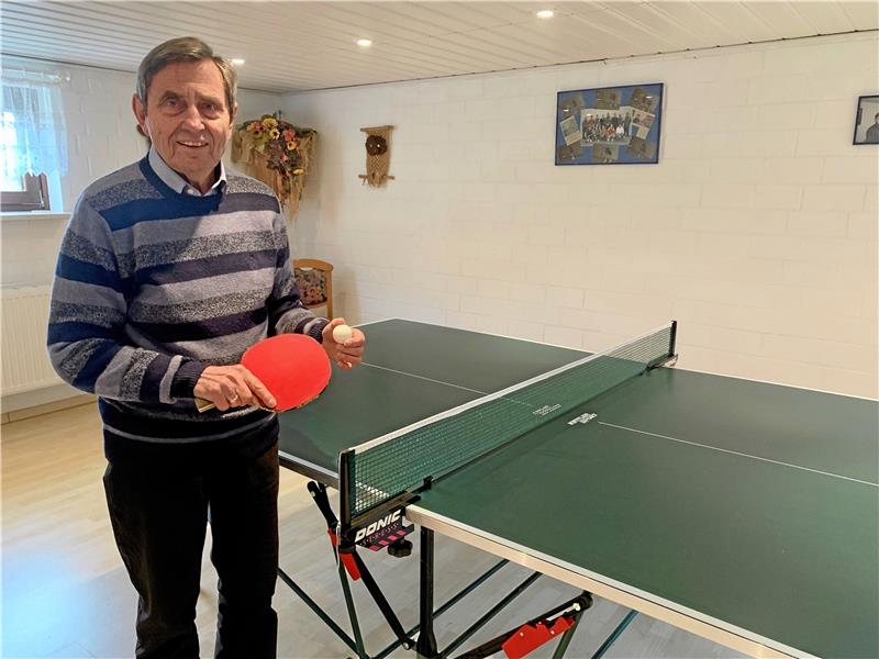 Vergin organisiert zum 50. Mal Tischtennis-Turnier des SV Schladen Im Keller wird bei Klaus-Peter Vergin Tischtennis gespielt. Am Wochenende ist er als Organisator des Turniers des SV Schladen zum 50. Mal dabei. Foto: Krause