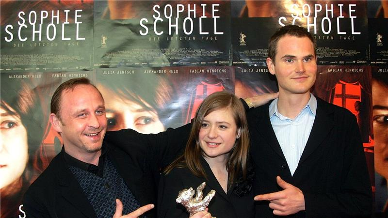 Im Kino war Alexander Held (vrnl) unter anderem im NS-Drama „Sophie Scholl - Die letzten Tage“ zu sehen, neben Julia Jentsch und Fabian Hinrichs. (Archivbild)