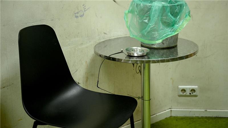 Elend in den Großstädten - Warum Crack sich rasch ausbreitet Im Konsumraum können Abhängige legal ihre Pfeife rauchen, ohne Konsequenzen fürchten zu müssen.