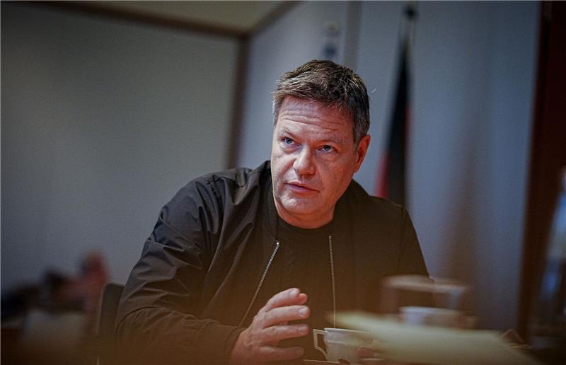 Im Krieg gegen die Ukraine sieht Bundeswirtschaftsminister Robert Habeck Russland auf dem Weg zur militärischen Niederlage.
