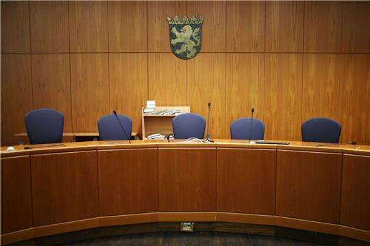 Im Landgericht in Frankfurt am Main wird ein Mordfall erneut verhandelt.
