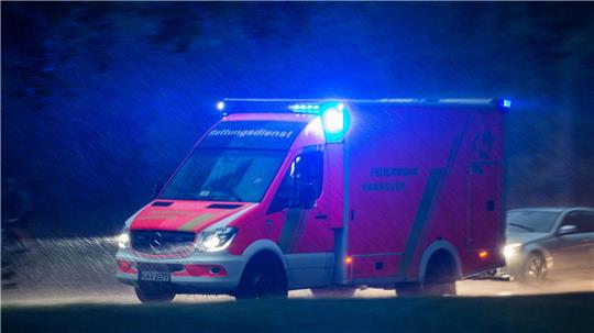 Im Landkreis Lüneburg ist ein 24-Jähriger mit seinem Auto von der Fahrbahn abgekommen. (Symbolbild)