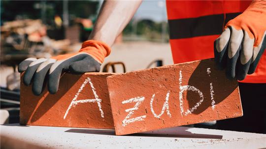 Im Landkreis gibt es noch viele Azubi-Jobs, auch im Bausektor.