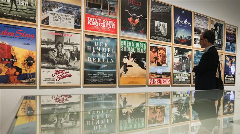 Wim Wenders in XXL Im Laufe seiner Karriere hat Wenders viele Meisterwerke gedreht.