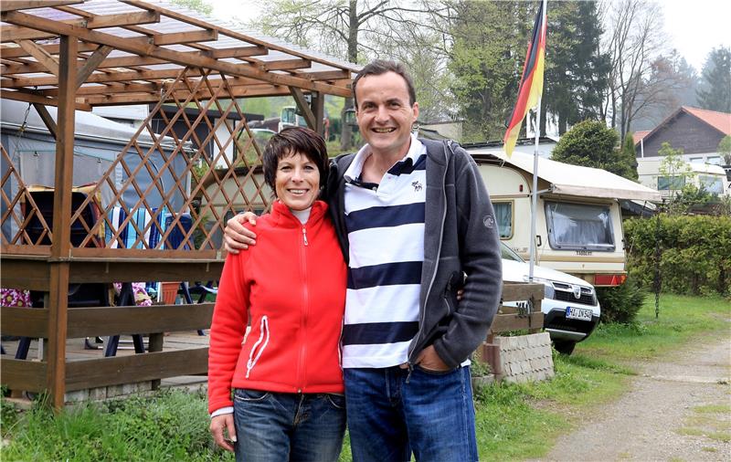 Das Hahnenkleer Kreuzeck: Vom Insolvenzfall zum Vorzeigeplatz Im Mai 2013 fängt alles an: Über die Osterfeiertage überlegen sich die beiden Dauercamper Lydia Böttcher und Lars Ruhm, das in den Vorjahren heruntergewirtschaftete Areal am Kreuzeck aus der Insolvenz zu übernehmen. Archivfoto: Kusian-Müller