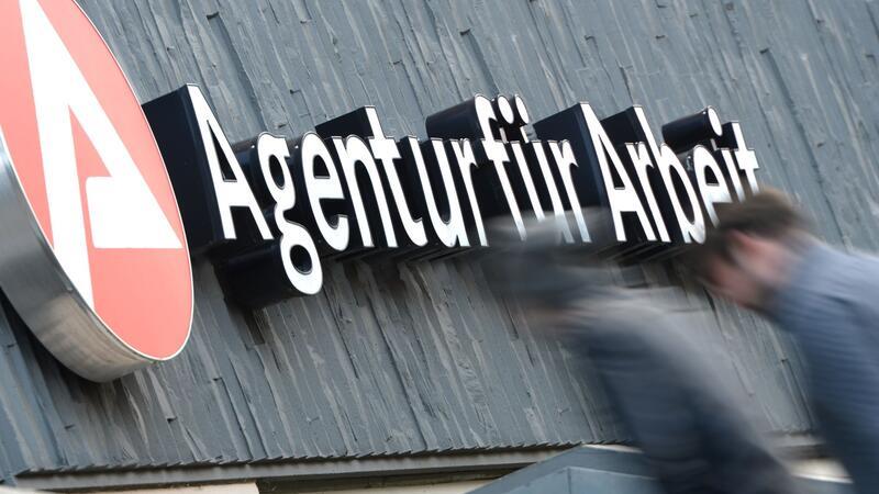 Zahl der Arbeitslosen sinkt saisonüblich Im Mai waren auf 2,723 Millionen arbeitslos gemeldet.