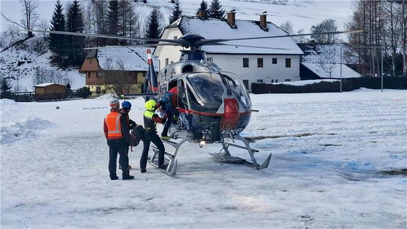 Im Murtal in der Steiermark starben drei Menschen unter einer Lawine. Ihre Leichen sollten heute geborgen werden. 