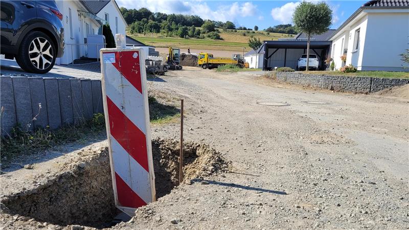 Bad Harzburg: Hier entstehen derzeit Wohnungen und Straßen Im Neubaugebiet „Vor dem Bruche“ in Harlingerode wird demnächst die letzte Baulücke geschlossen. Deshalb wird nun auch die provisorische Baustraße ausgebaut.