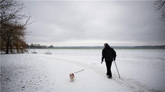 Im Norden bleibt es frostig. 