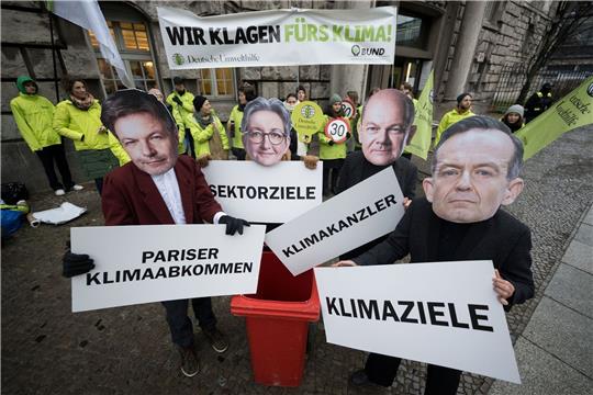 Im November 2023 hatte das OVG Berlin-Brandenburg geurteilt, dass die Regierung ein Klima-Sofortprogramm in den Sektoren Verkehr und Gebäude auflegen muss.