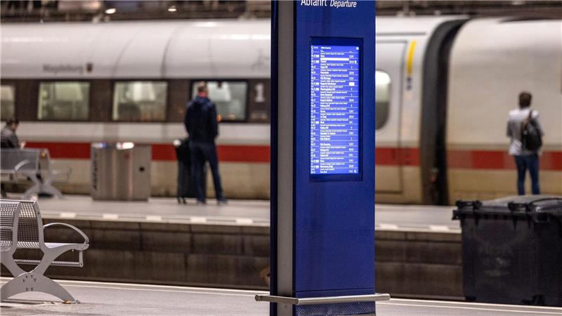 Im November war erneut fast jeder zweite Fernzug verspätet unterwegs. (Archivbild)