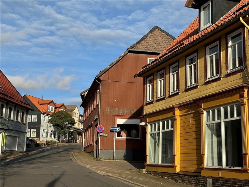 Jetzt werden in Braunlage die Gehwege hochgeklappt Im Oberharz wird es im November ruhiger: Selbst am helllichten Tag sind – wie im Bild in der Innenstadt St. Andreasbergs – selten Menschen auf der Straße anzutreffen. Foto: Eggers