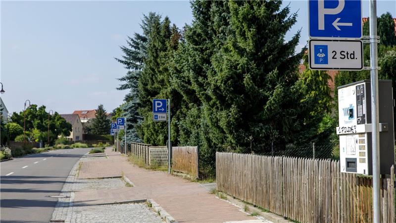 Ärger in sächsischem Dorf über Schilderwald Im Örtchen Störmthal sind die Menschen verstimmt über eine Vielzahl von Parkschildern.