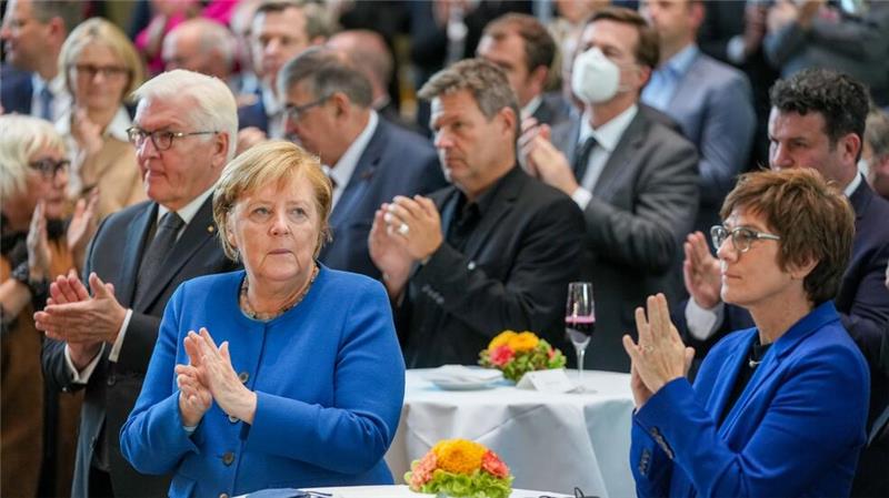 Im Oktober 2021 lud der Bundestagspräsident zu einem Empfang zum Ende des Afghanistan-Einsatzes ein. Bundespräsident Frank-Walter Steinmeier, Bundeskanzlerin Angela Merkel (CDU), Robert Habeck, damals Bundesvorsitzender der Grünen, Annegret Kramp-Karrenbauer (CDU), damals Bundesministerin der Verteidigung, und Hubertus Heil (SPD), Bundesminister für Arbeit und Soziales, zählten zu den Teilnehmern. (Archivfoto)