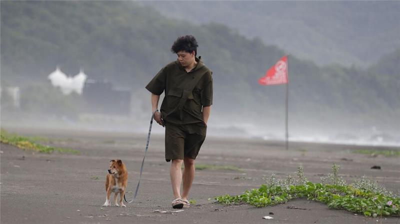 „Winde wie ein Erdbeben“: Supertaifun Krathon tobt in Asien Im Osten und Süden Taiwans blieben Büros und Schulen wegen des Taifuns geschlossen.