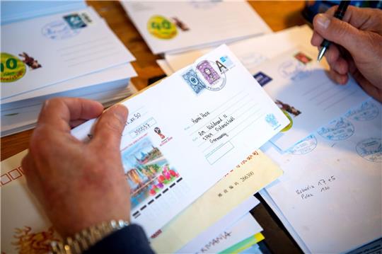 Im Osterpostamt wurden Tausende Briefe, die Kinder an Hanni Hase geschrieben haben, beantwortet.
