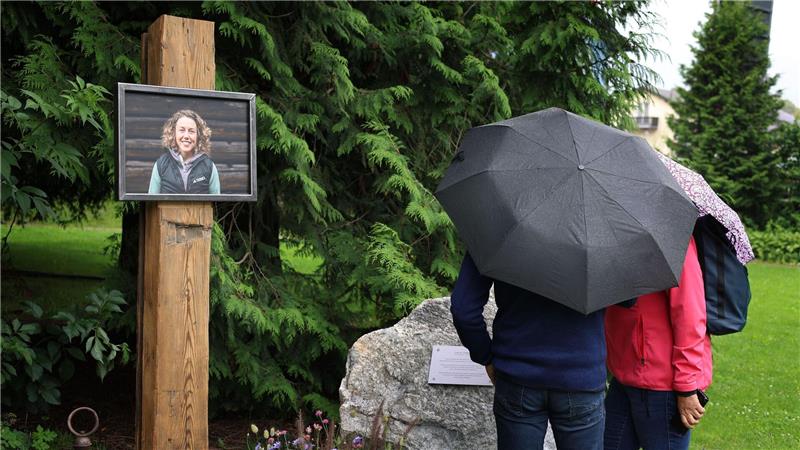 Im Partenkirchener Kurpark wurde schon ein temporärer Gedenkort eingerichtet. 