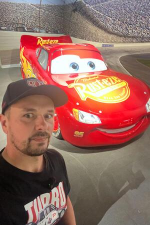 Goslarer Autoschrauber steht im Hot-Wheels-Weltfinale Im Petersen Automotive Museum in Los Angeles entdeckt Czarnecki auch einige motorisierte Filmgrößen im Originalformat.