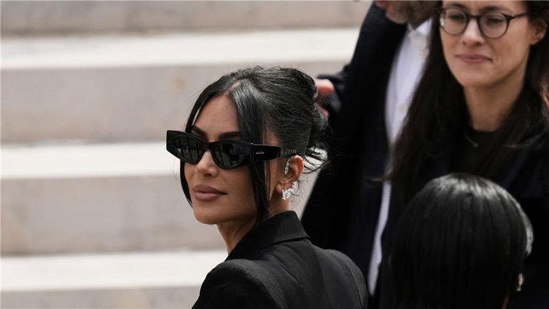 Überfall auf Kim Kardashian: Haftstrafen für „Opa-Gangster“ Im Prozess um den Raubüberfall auf Kim Kardashian hat ein Gericht in Paris gegen die Angeklagten hohe Haftstrafen verhängt. (Archivbild)