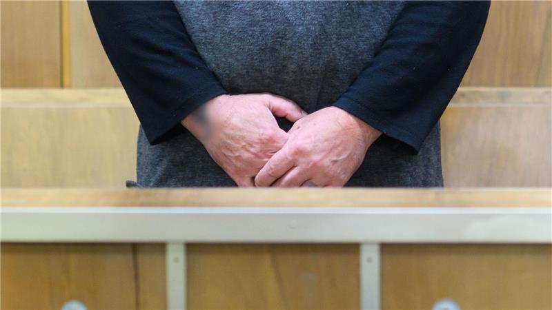 Im Prozess um den gewaltsamen Tod eines Obdachlosen in Hannover gesteht der Angeklagte die Tat. 