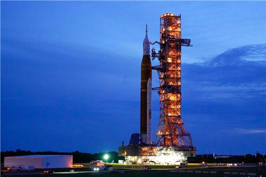 Im Rahmen der Mondmission sollen erstmals eine Frau und eine nicht-weiße Person zum Mond starten. Foto: dpa-Bildfunk